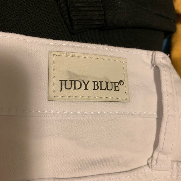 🎉Host Pick🎉 Judy Blue - White Distressed Skinny Fit Jeans - Picture 7 of 10